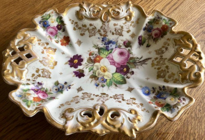 TPM_Tielsch_Kuchenschüssel_Blumenmalerei_mit_Vergoldung_um_1850.jpg